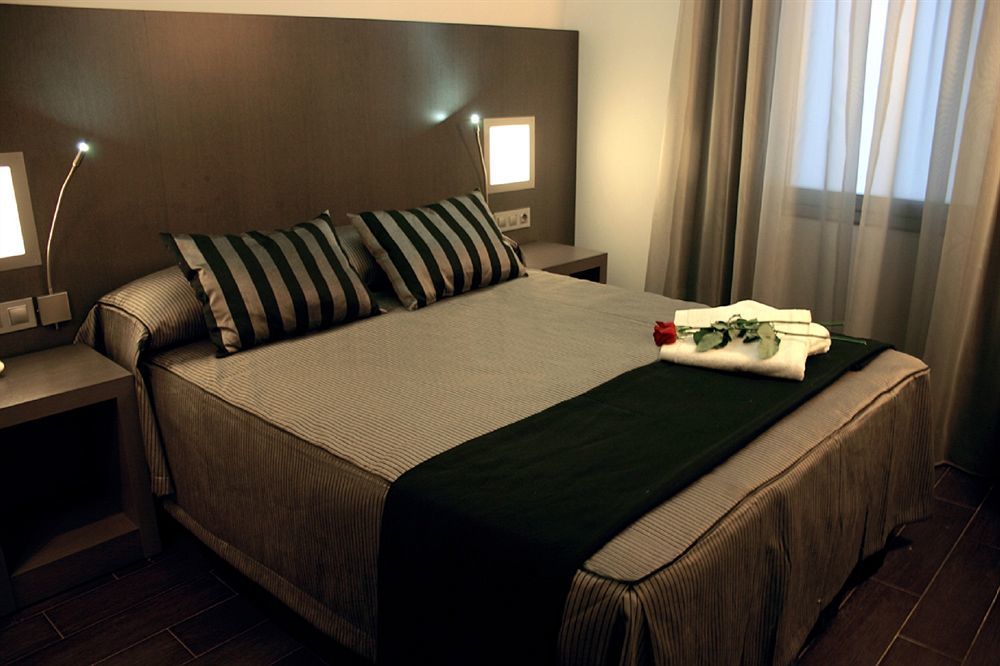ดาเลีย รัมบลัส โฮเต็ล Hotel บาร์เซโลนา ภายนอก รูปภาพ